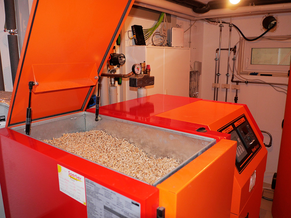 Palletheizung2 bei Elektro Hintermeier-Jakob GmbH & Co. KG in Plattling